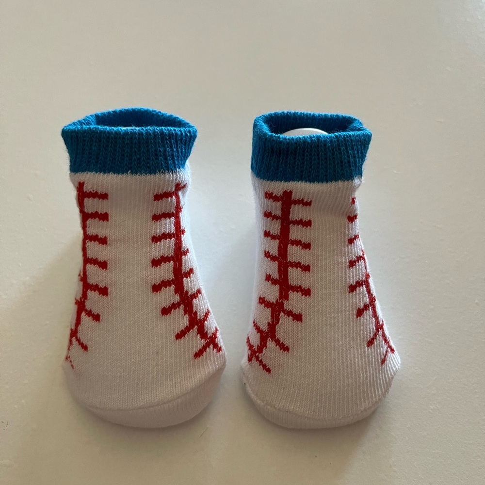 New absorba baby socks, 0-6m baseball themed ⚾️